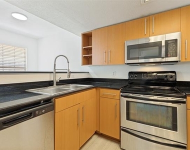 3901 Travis Street - Photo Thumbnail 4