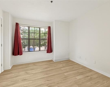 3901 Travis Street - Photo Thumbnail 7