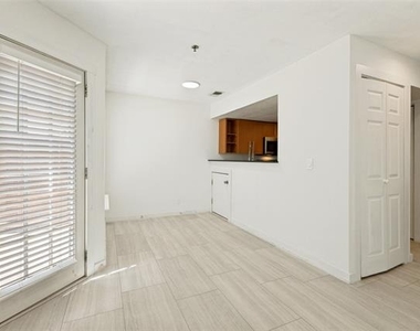 3901 Travis Street - Photo Thumbnail 3