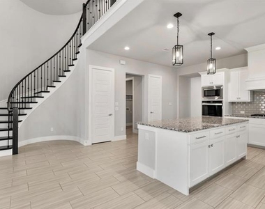 584 Meandering Lane - Photo Thumbnail 7