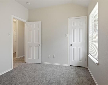 6317 Rockhaven Drive - Photo Thumbnail 18