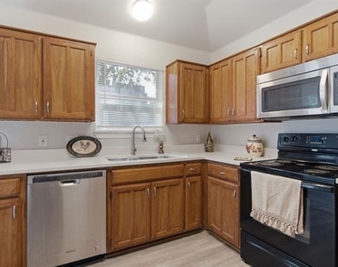 6317 Rockhaven Drive - Photo Thumbnail 11