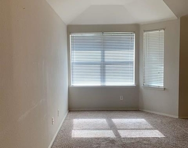 208 N Rolling Meadows Drive N - Photo Thumbnail 9