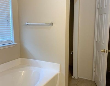 208 N Rolling Meadows Drive N - Photo Thumbnail 17