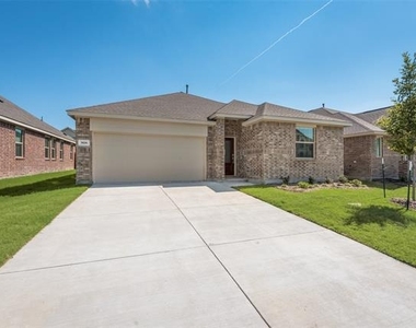 1109 Sassafras Drive - Photo Thumbnail 2