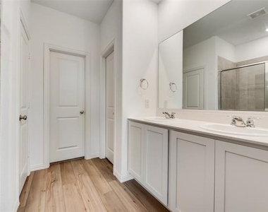 1109 Sassafras Drive - Photo Thumbnail 17