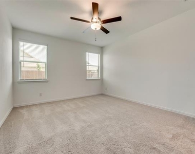 1109 Sassafras Drive - Photo Thumbnail 14