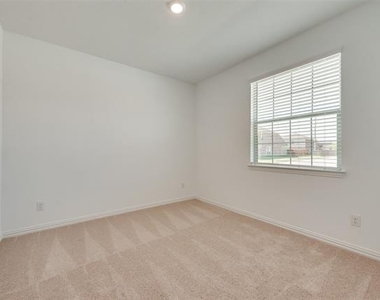 1109 Sassafras Drive - Photo Thumbnail 11