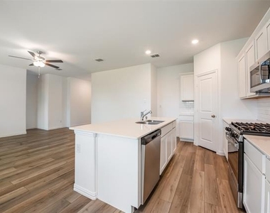 1109 Sassafras Drive - Photo Thumbnail 9