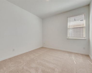 1109 Sassafras Drive - Photo Thumbnail 13