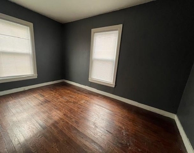 3118 Waverly Avenue - Photo Thumbnail 6