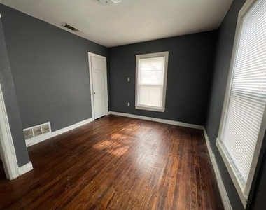 3118 Waverly Avenue - Photo Thumbnail 9