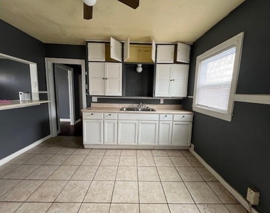 3118 Waverly Avenue - Photo Thumbnail 4