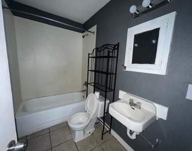 3118 Waverly Avenue - Photo Thumbnail 5