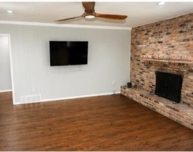 2117 Wellington Drive - Photo Thumbnail 2