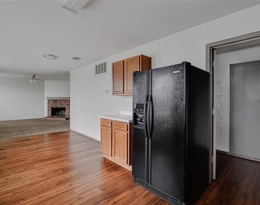 1420 Krista Drive - Photo Thumbnail 9