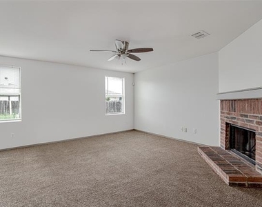1420 Krista Drive - Photo Thumbnail 5