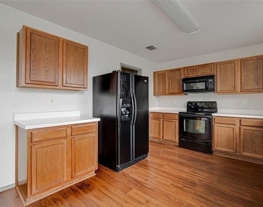 1420 Krista Drive - Photo Thumbnail 8