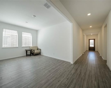 5929 Priory Drive - Photo Thumbnail 5