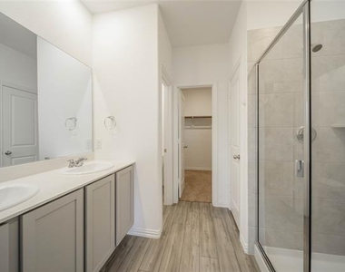 5929 Priory Drive - Photo Thumbnail 9
