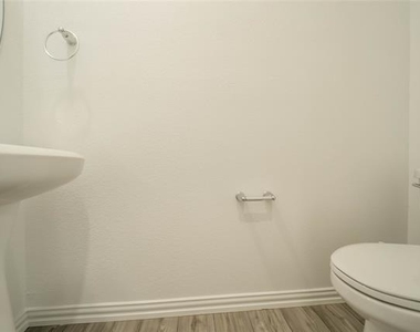 5929 Priory Drive - Photo Thumbnail 17