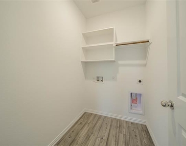 5929 Priory Drive - Photo Thumbnail 6