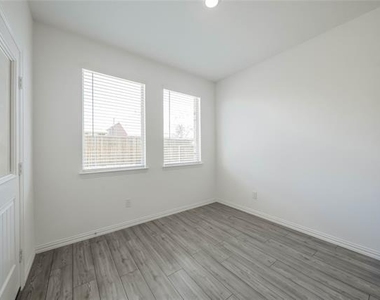 5929 Priory Drive - Photo Thumbnail 2