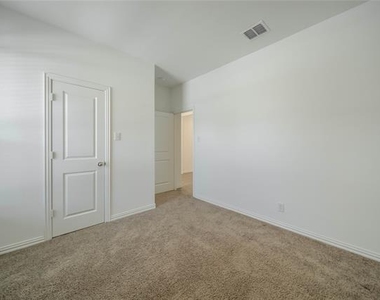 5929 Priory Drive - Photo Thumbnail 15
