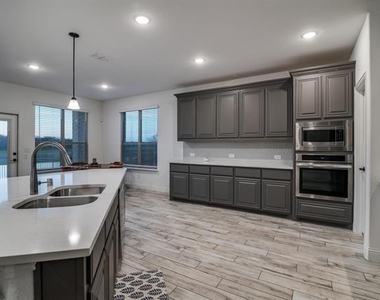 2643 Perdenales Drive - Photo Thumbnail 10