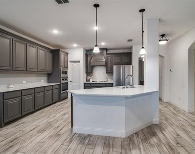 2643 Perdenales Drive - Photo Thumbnail 13