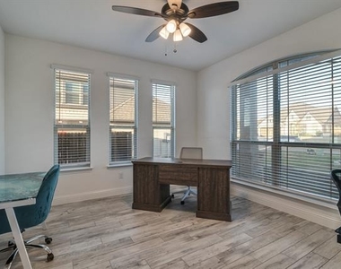 2643 Perdenales Drive - Photo Thumbnail 6