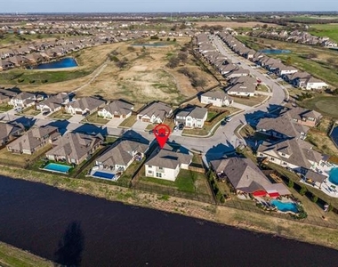 2643 Perdenales Drive - Photo Thumbnail 5