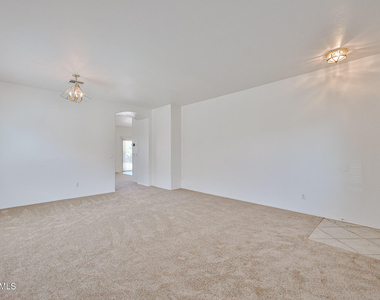 14584 W Watson Lane - Photo Thumbnail 4