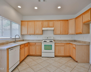 14584 W Watson Lane - Photo Thumbnail 10