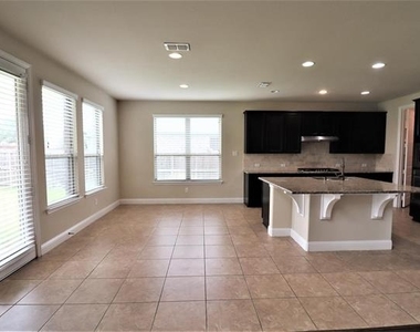 1156 Roma Drive - Photo Thumbnail 9
