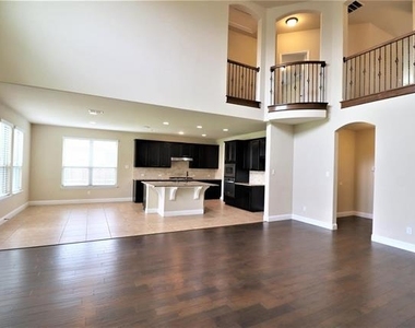 1156 Roma Drive - Photo Thumbnail 6
