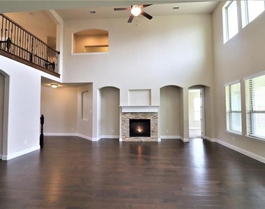1156 Roma Drive - Photo Thumbnail 4