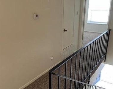 915 N Elm Street - Photo Thumbnail 9