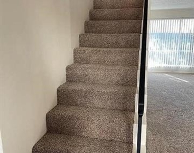 915 N Elm Street - Photo Thumbnail 8