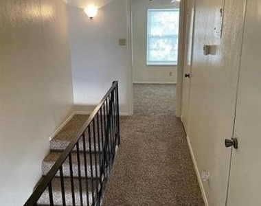915 N Elm Street - Photo Thumbnail 10