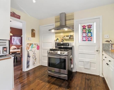 8910 San Fernando Way - Photo Thumbnail 7