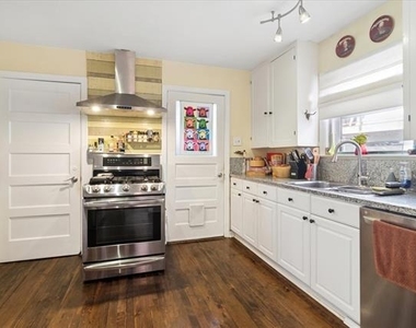 8910 San Fernando Way - Photo Thumbnail 6