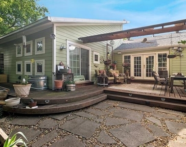 8910 San Fernando Way - Photo Thumbnail 20