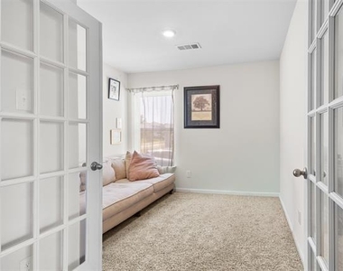 932 American Flyer Boulevard - Photo Thumbnail 20