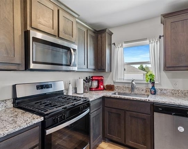 932 American Flyer Boulevard - Photo Thumbnail 10