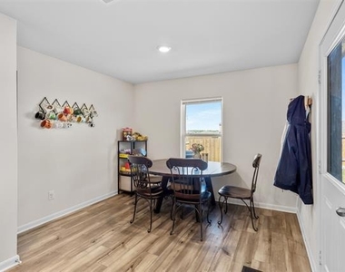 932 American Flyer Boulevard - Photo Thumbnail 9