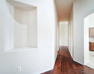 1323 Luverne Drive - Photo Thumbnail 10