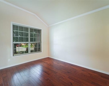 1323 Luverne Drive - Photo Thumbnail 3