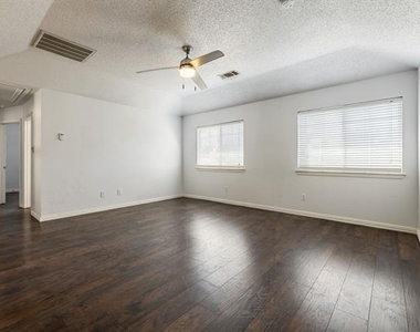 8817 Pocono Drive - Photo Thumbnail 12