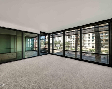 4808 N 24th Street - Photo Thumbnail 5